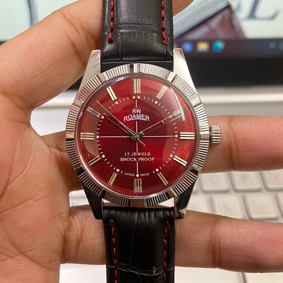 Vintage 1984 Roamer Manual Mens Silver Watch W/Fluted Bezel & Red accents